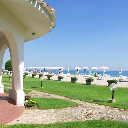 Üdülőpark Fabilia Family Marotta 3*